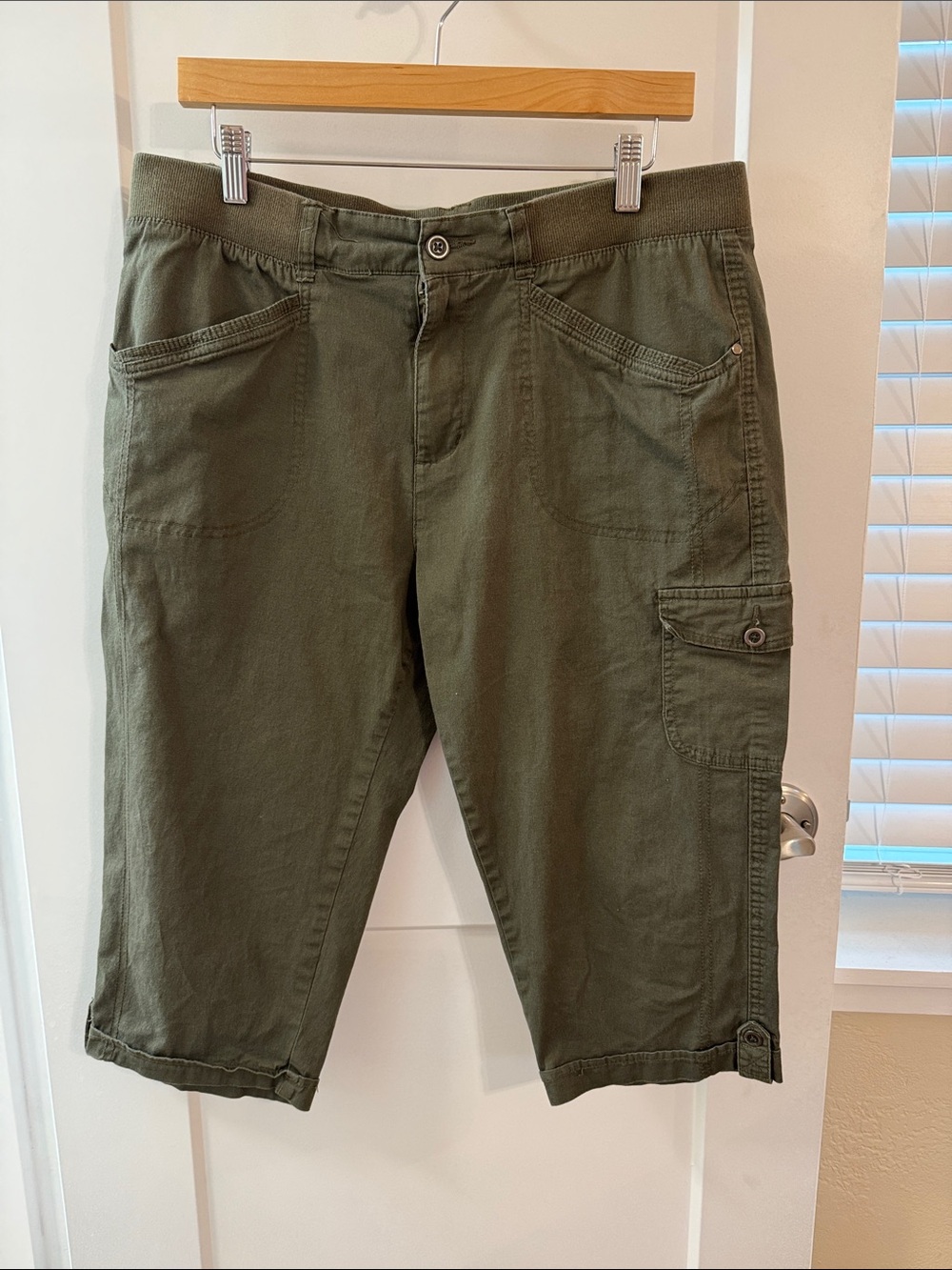 dash Olive Green Cargo Capri Pants